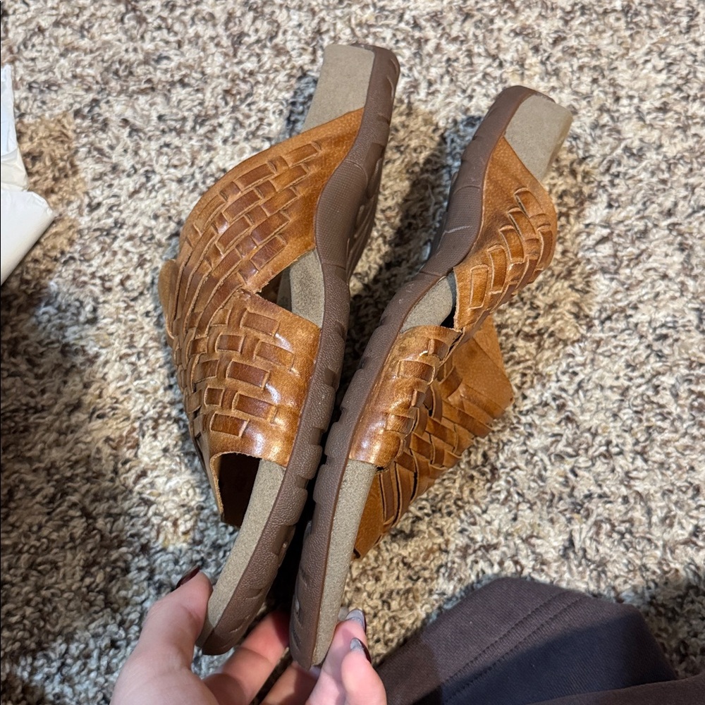 Taos Guru Sandal Honey - Picture 4 of 5